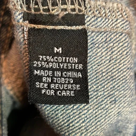 ❌SOLD❌TRUE NORTH Denim Jacket with Crochet detailing size M - Picture 7 of 8